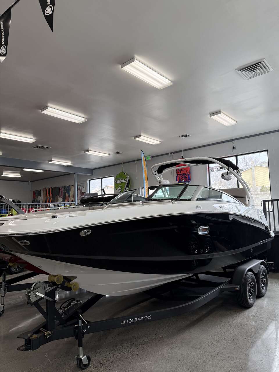 Surf Boat Four Winns HD5 Surf 2025