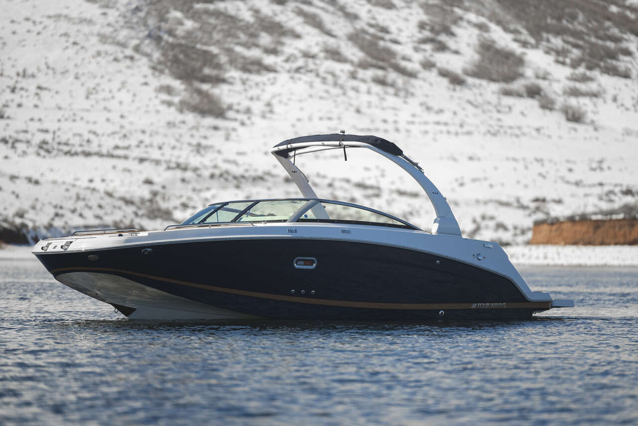 SURF BOAT FOUR WINNS 2025 HD5