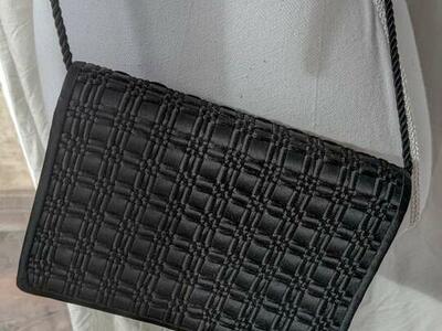 La Regale Women's Black Quilted Crossbody Bag/purs