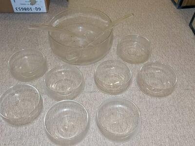 Moderno Riekes-Crisa Vintage Crystal Salad Set.
E