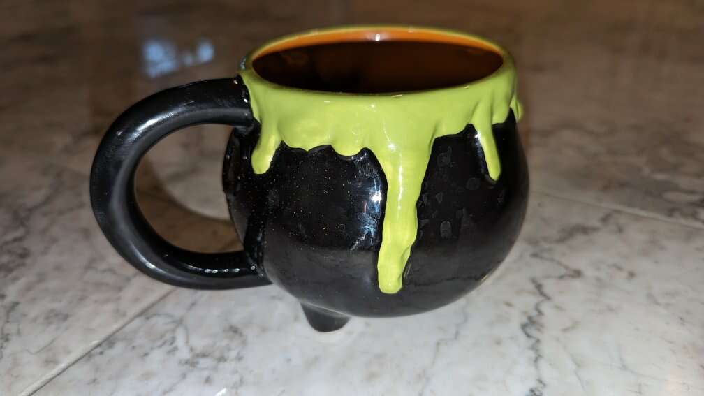 Large Caldron Mug In Excellent Condition