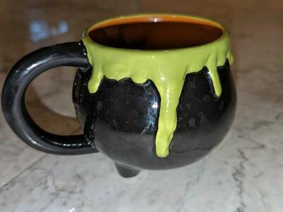 Large Caldron Mug In Excellent Condition