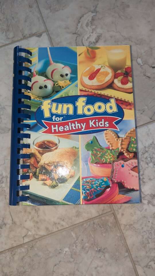 Fun Food for Healthy Kids by Publications Internat