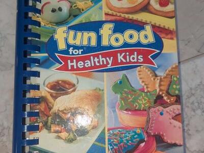 Fun Food for Healthy Kids by Publications Internat
