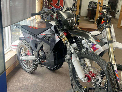 2024 Arctic Leopard E-XE 880