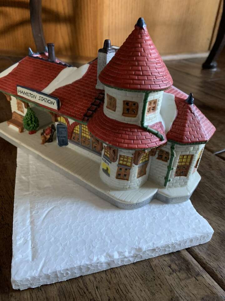 Christmas Lemax Dickensville. Hamilton Station