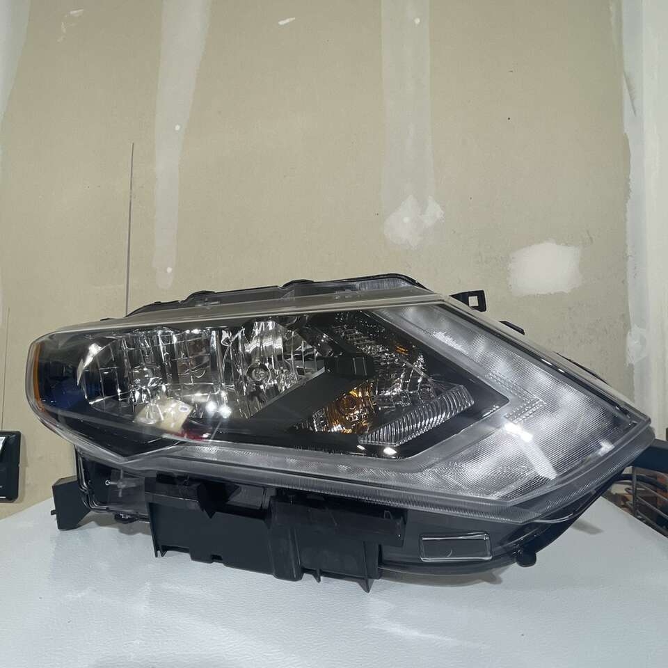 NissanRogue 17-19 Right Head Light