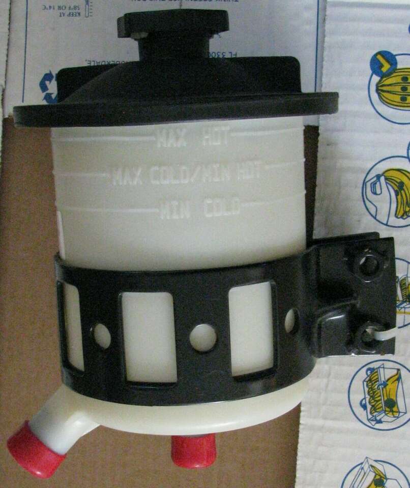 International Navistar Truck Power Steering Pump Reservoir 4300 4400 5500 7300 7400