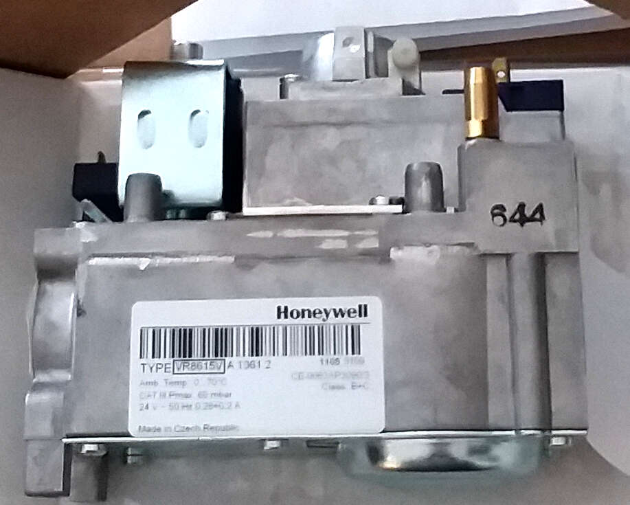 New Honeywell Compact Automatic Gas Control Valve Furnace Heater VR8615, VR8615V