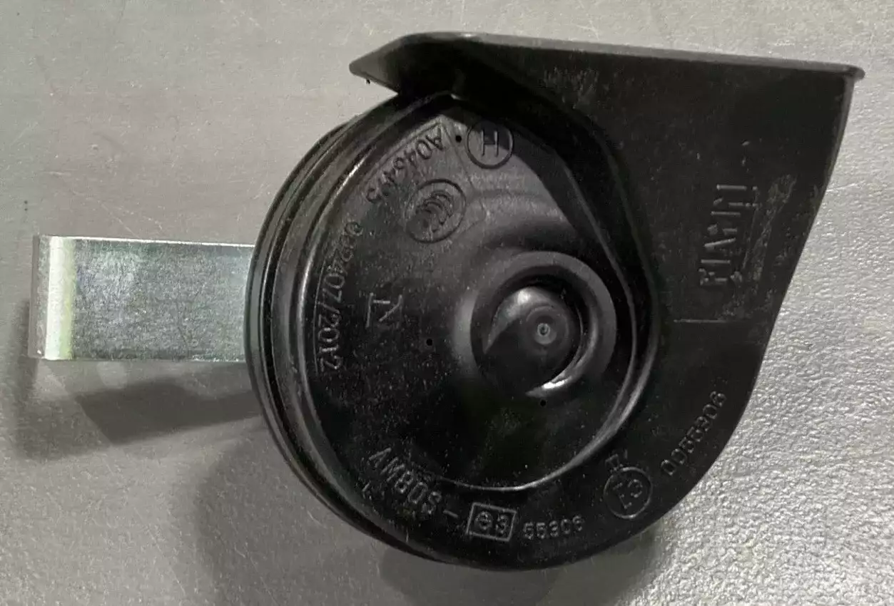 New FIAMM Horn W/Bracket Low Tone 94666822 0055306 AM80S A046495