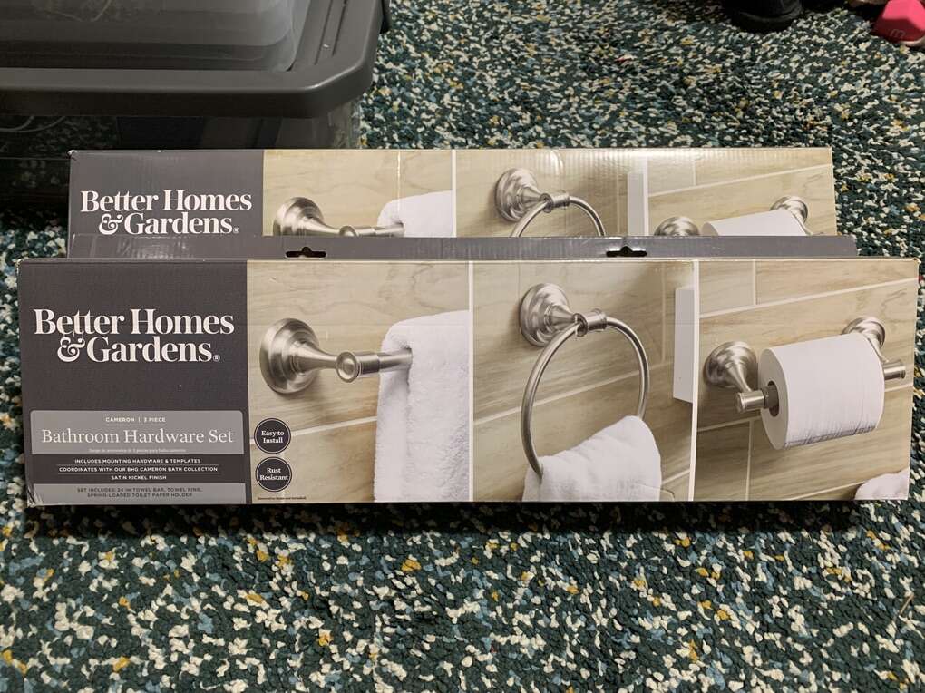 2 Bathroom Hardware Sets