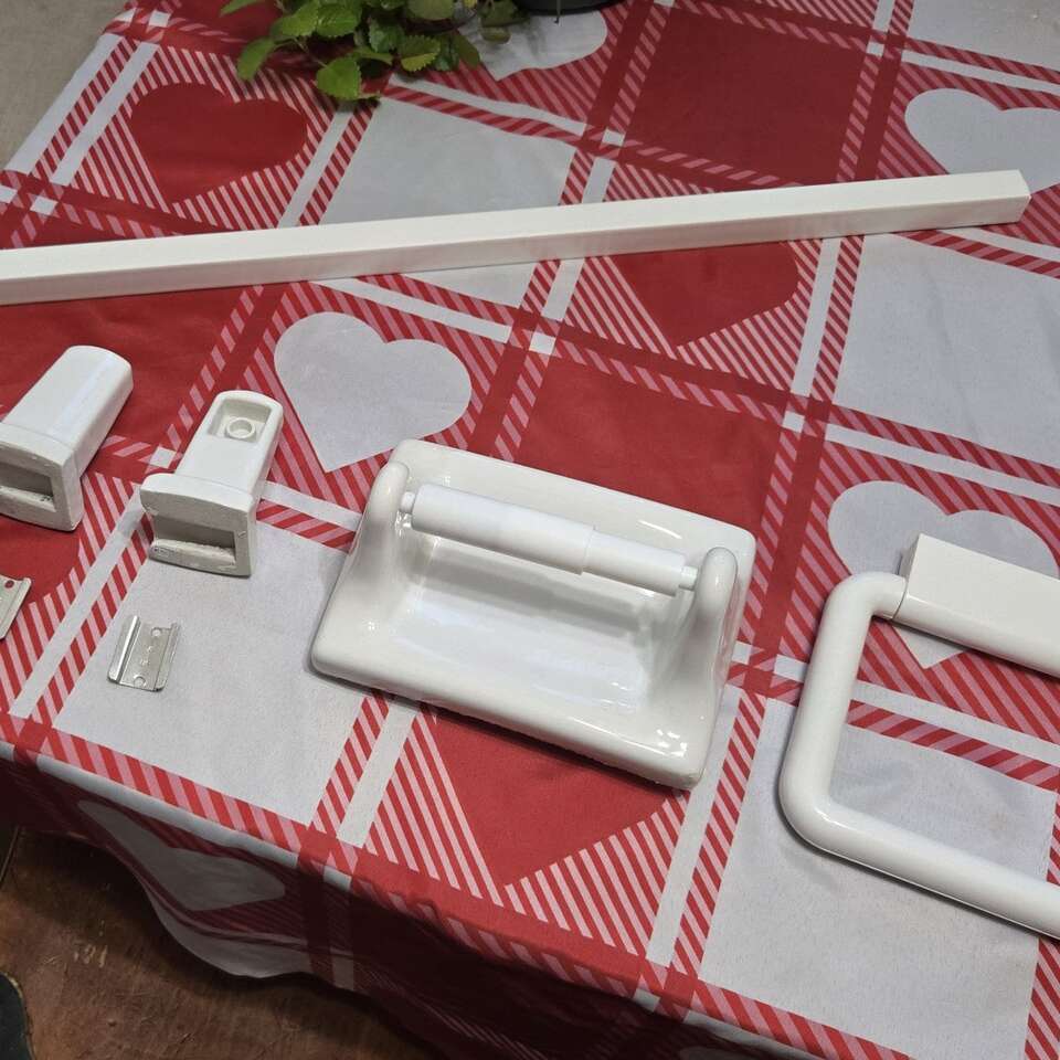 vintage bathroom hardware set