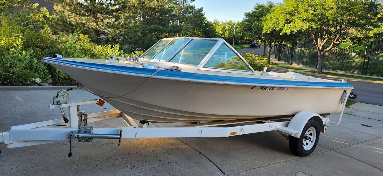 72 Fibrglass inboard/outboard boat