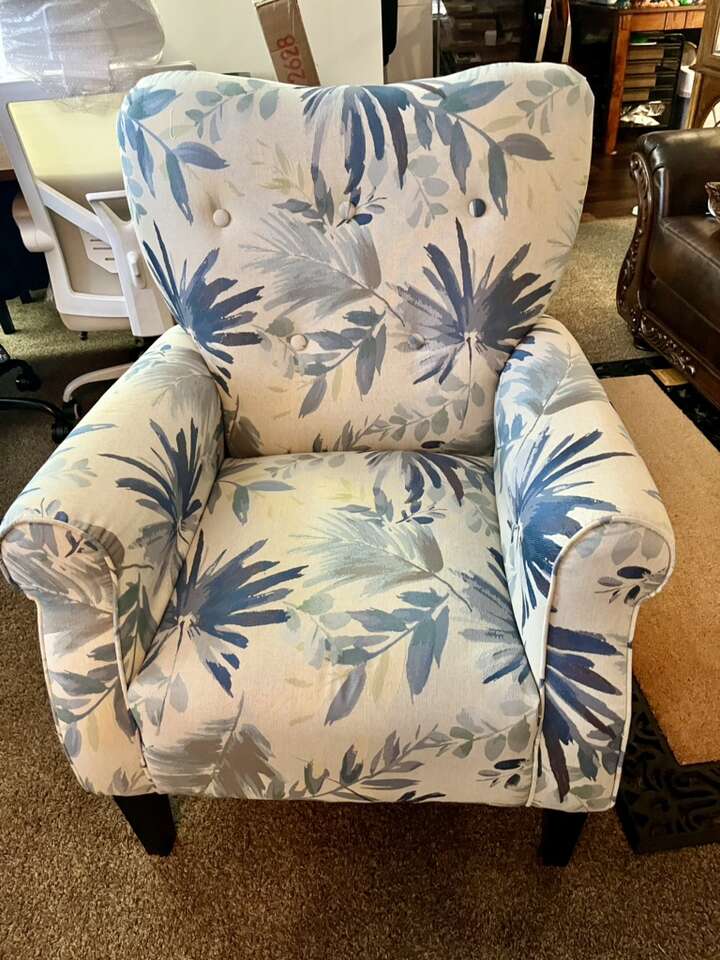 Brand New Super Cute Accent Chair Furniture