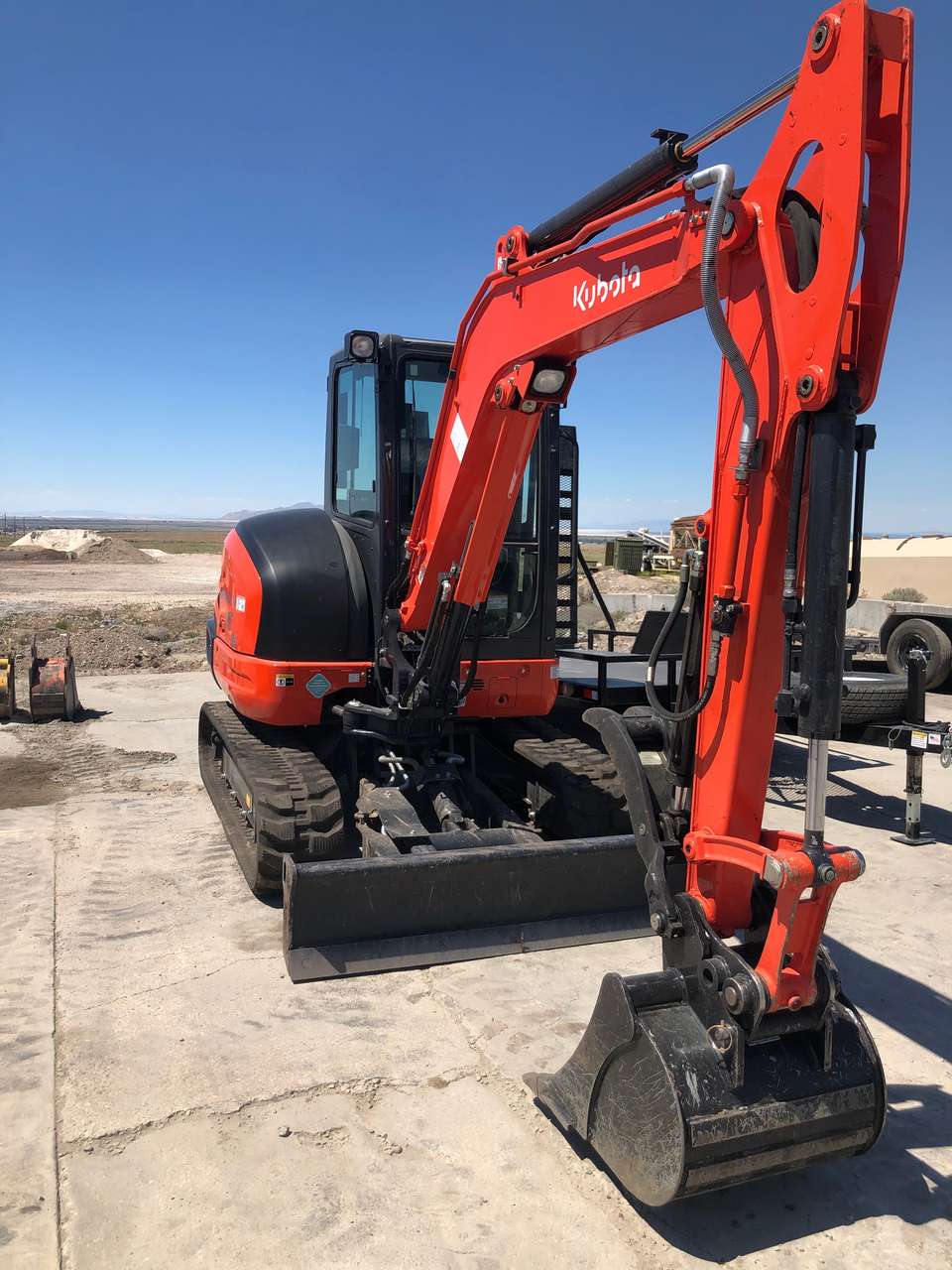 Kubota KX-040 Mini Excavator for Rent – 9,500 lbs, Cab, Thumb, Blade