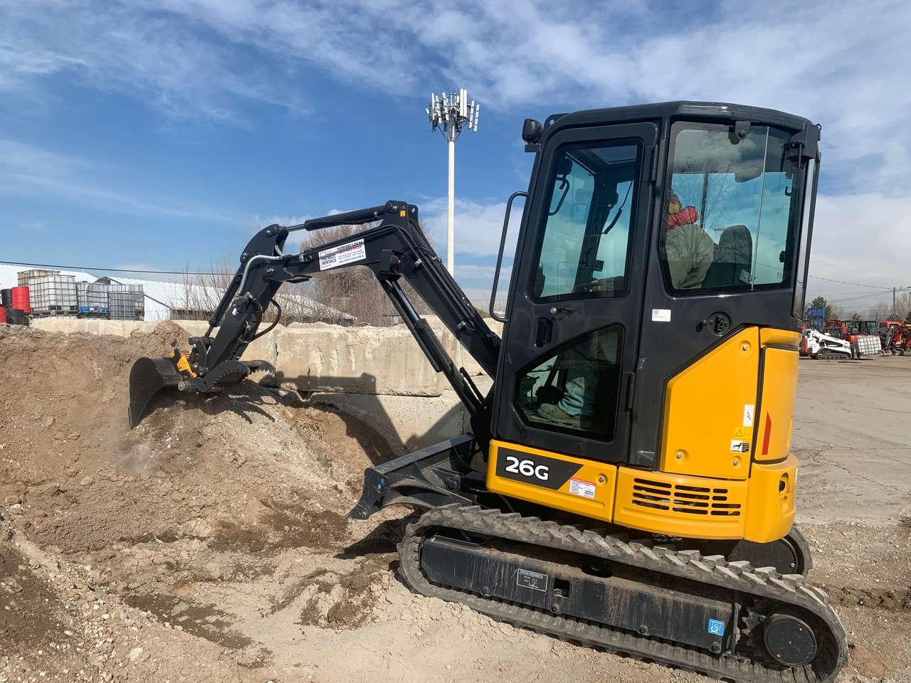 6500 lb mini excavator with thumb for rent. Nice 2022 Deere 26G