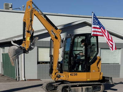 Small size mini excavator. Fits through narrow gates! Bobcat E-20 Mini Ex