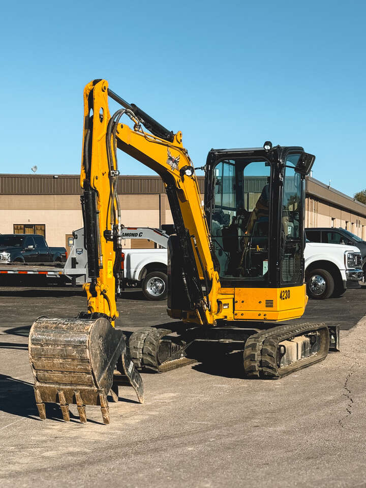 Mini CAT Excavator for Rent – CAT 304 Compact Power!
