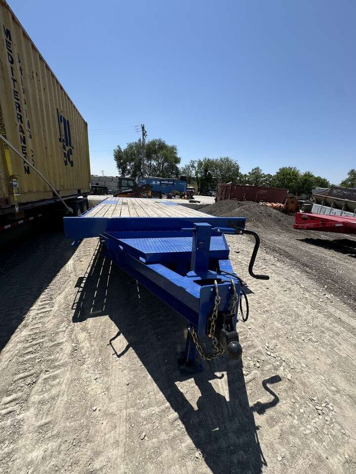 Diamond C Deckover Trailer Rental – 18K Capacity Flatbed - Good for Transporting Concrete, Steel, Metal Pipe, ETC..