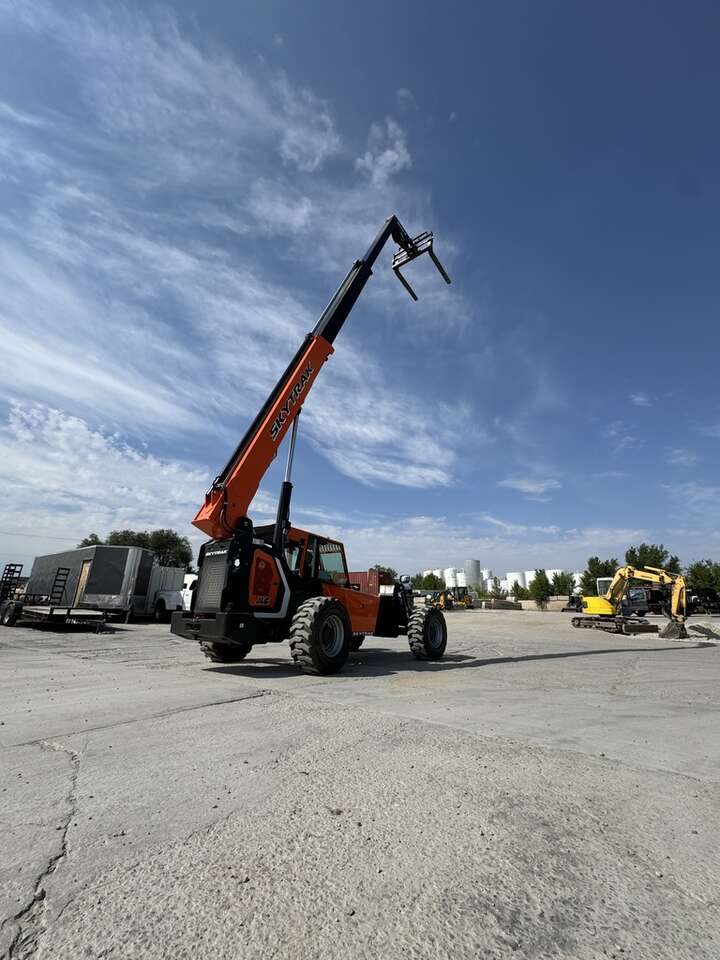 Skytrak 6042 Forklift Rental - Good for Moving Steel, Metal, Pipe, Concrete