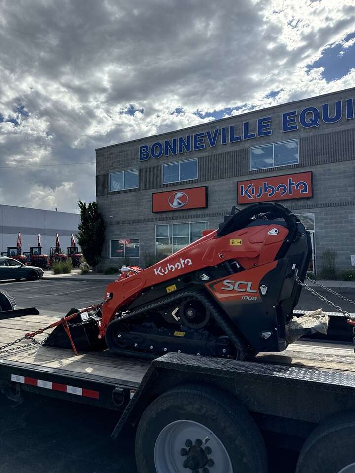Kubota SCL1000 Mini Track Skid Rental