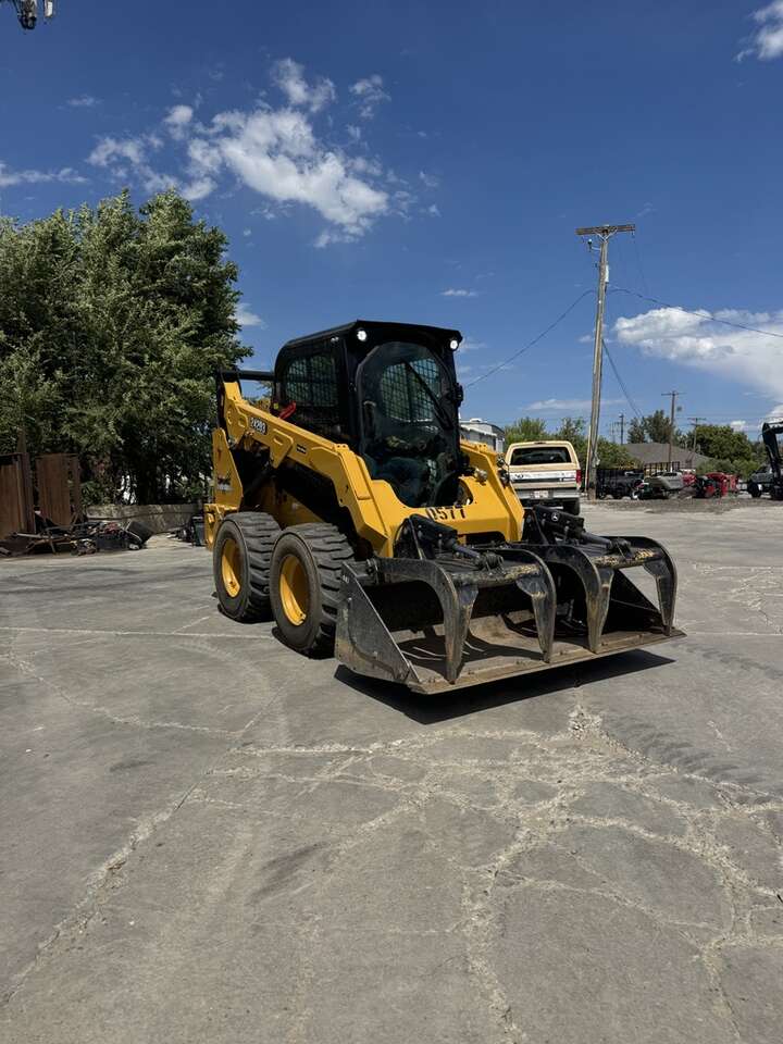 Grapple Bucket Rental – Skid Steer Bucket
