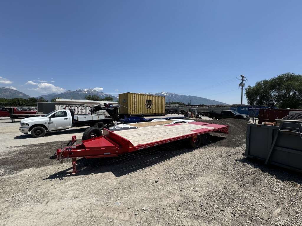 Red Diamond C 14K Deckover 22' Flatbed for Rent
