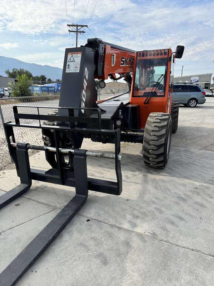 6042 Skytrack Fork Lift Rental