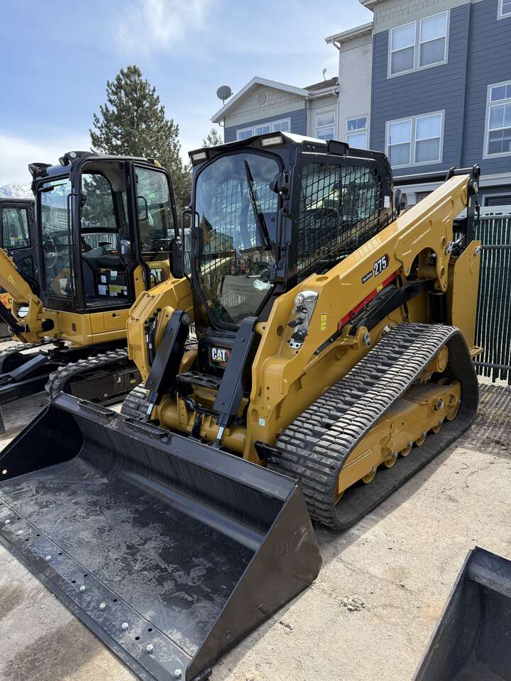 Massive Skid Steer for rent!! 86 inch bucket