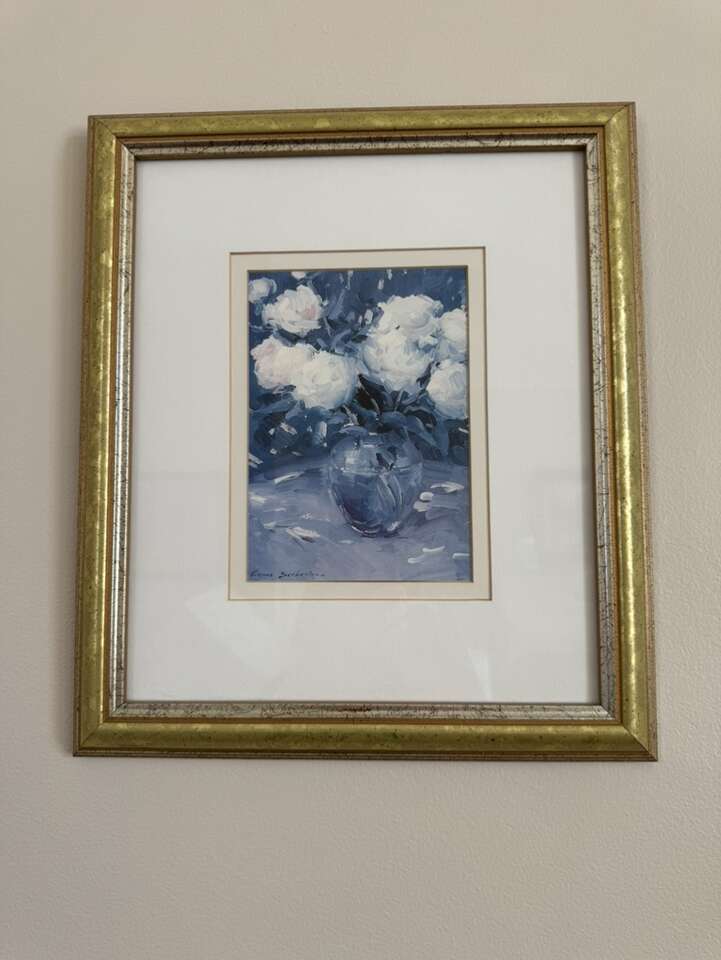 “Elegance in BloomWhite Roses in Glass Vase