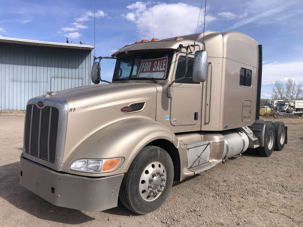 2011 Peterbilt 386 Sleeper Truck