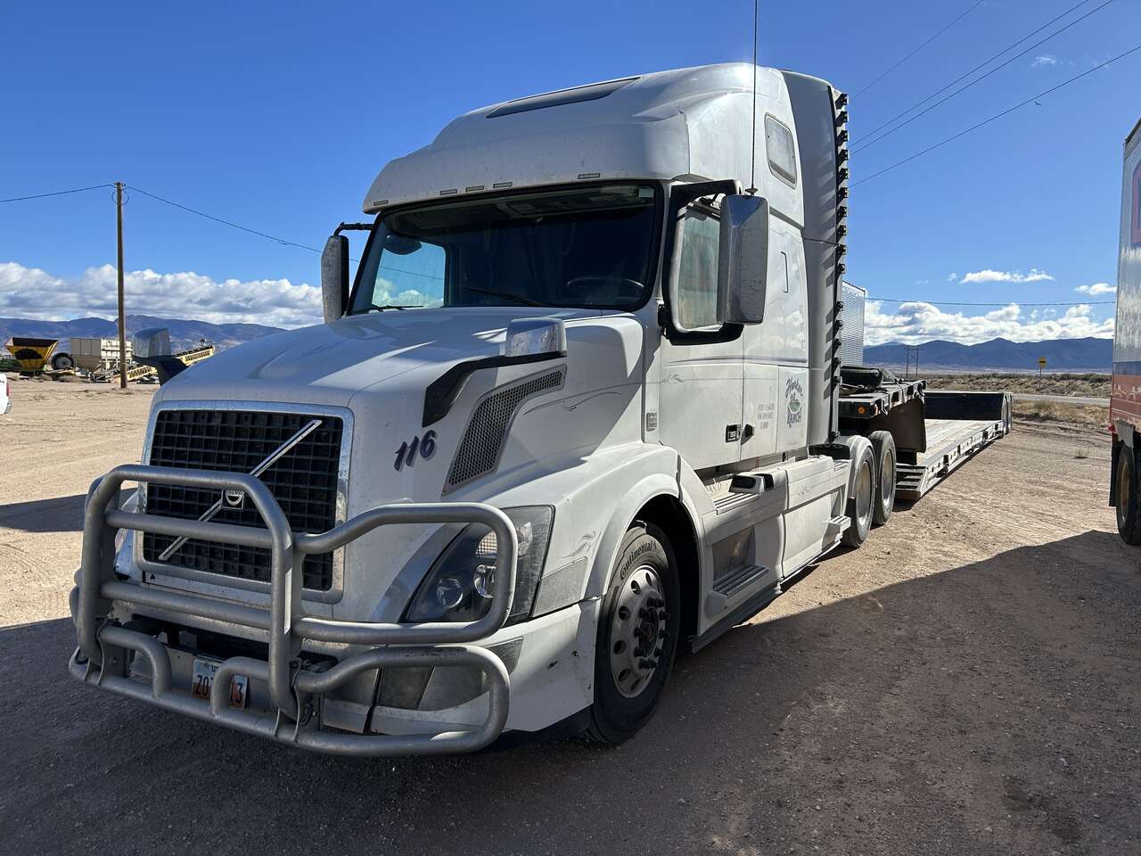 2016 Volvo VNL670 Sleeper Truck
