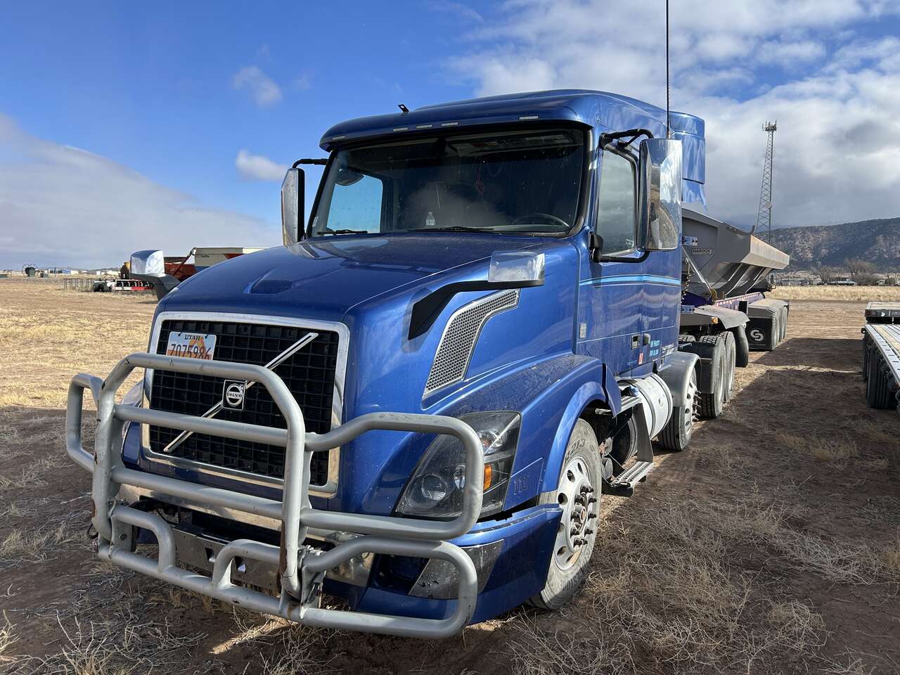 2015 Volvo VNL62T630 Sleeper Truck with Drop Axle