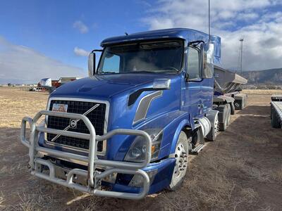 2015 Volvo VNL62T630 Sleeper Truck with Drop Axle