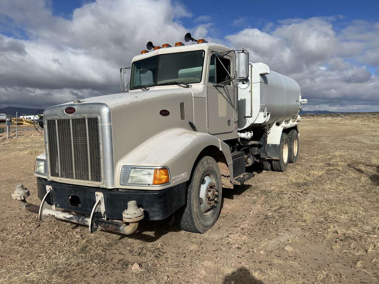 2004 Peterbilt 385 Construction Water Truck