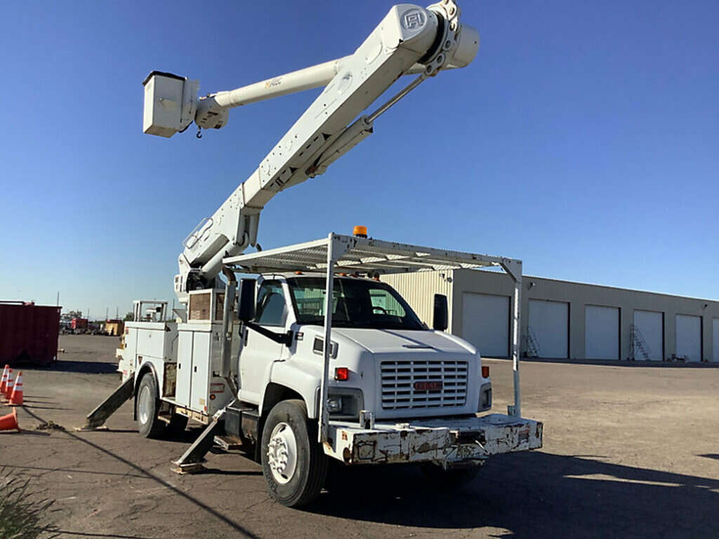 2005 GMC C7500, Altec AM55E Bucket Truck