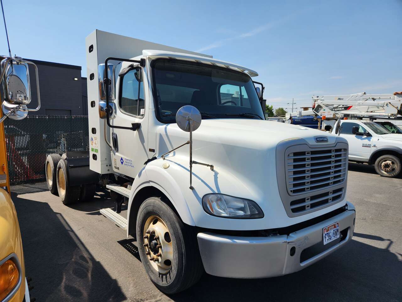 2012 Freightliner M2112 T/A Semi Truck