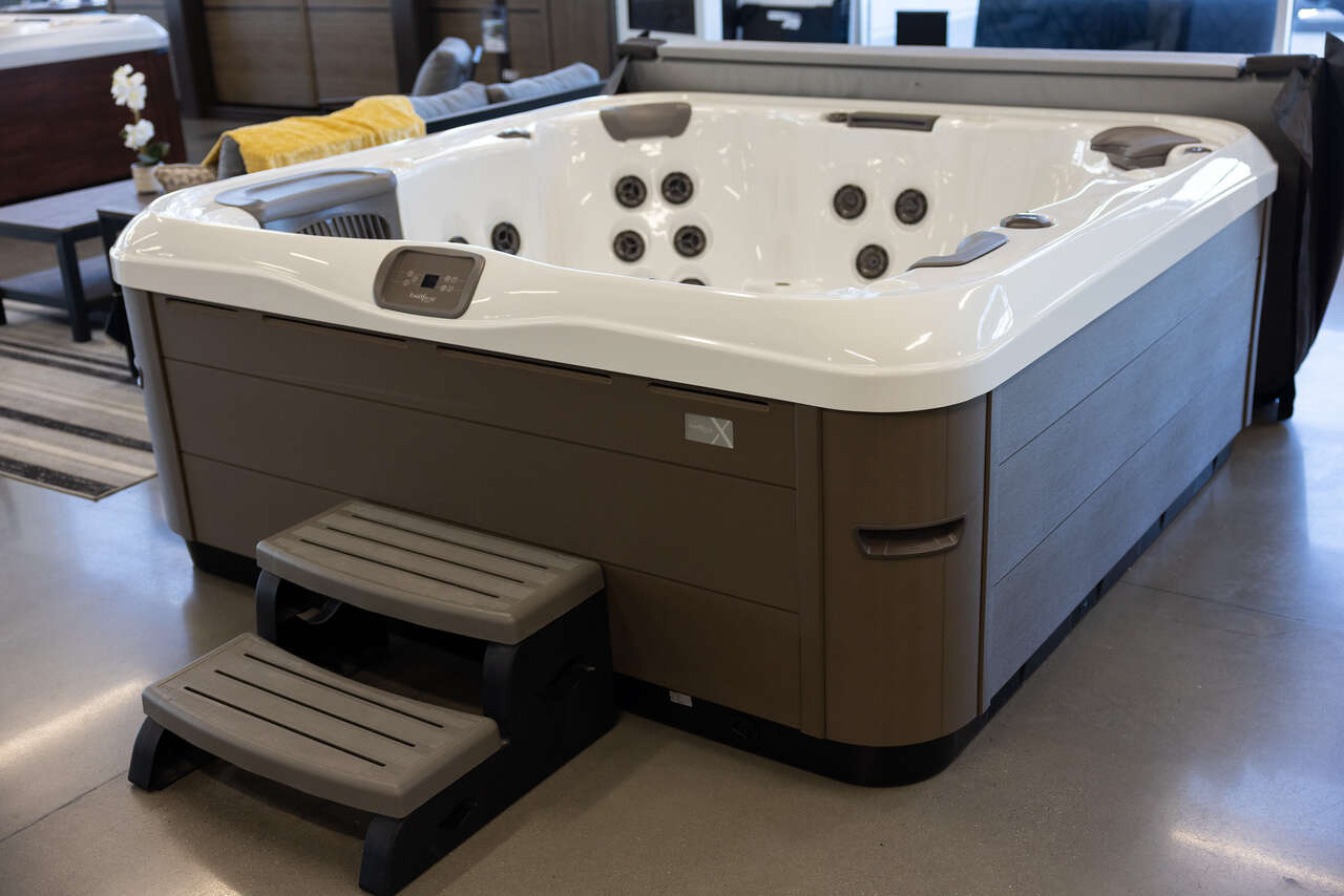 Clearance Bullfrog Spas