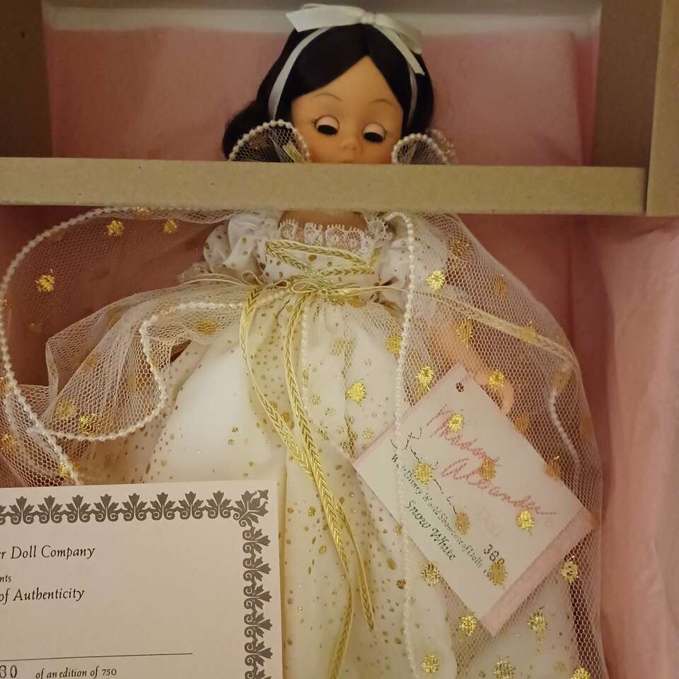 Disney  Snow White Doll NIB
