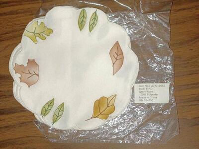 6 pack Round Doilies