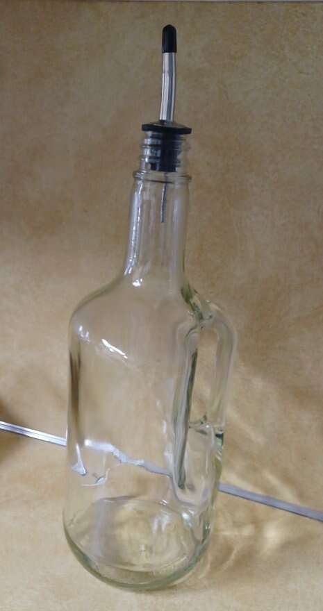 64 oz Glass bottle with handle and pourer