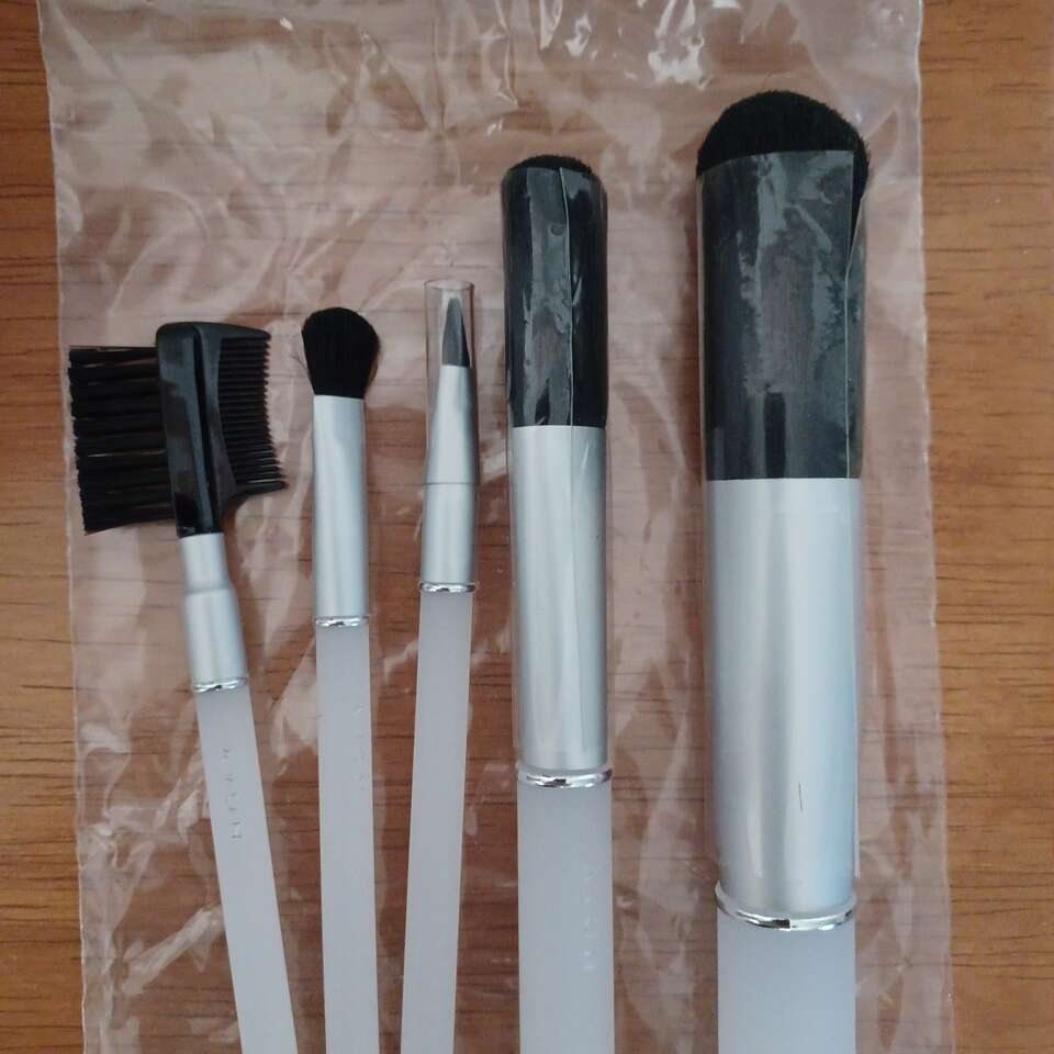 Avon Radiant Brush Collection