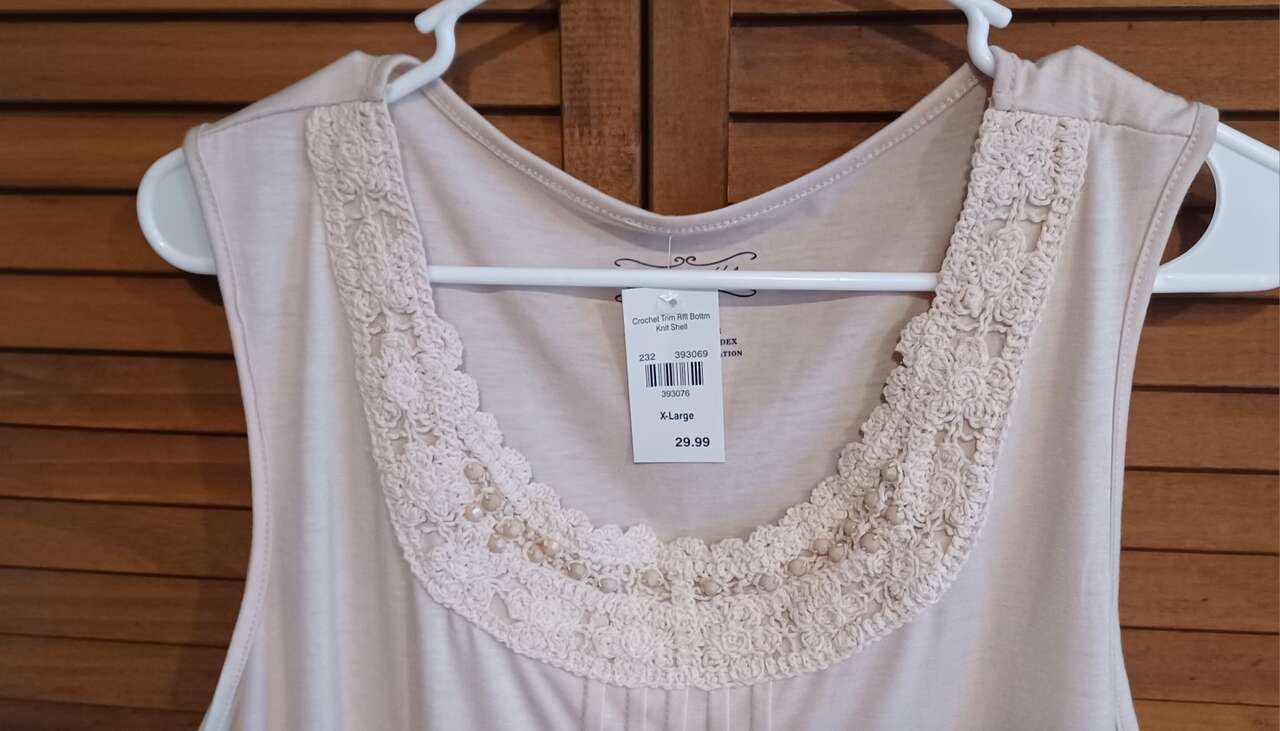 Cream Sleevless Top. XL