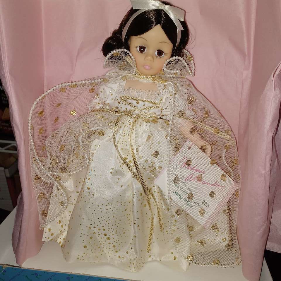 Vintage Madame Alexander Snow Whie