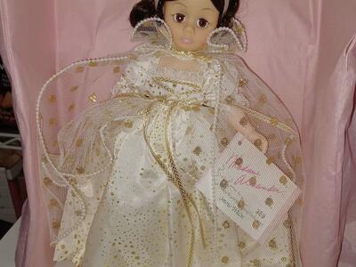 Vintage Madame Alexander Snow Whie
