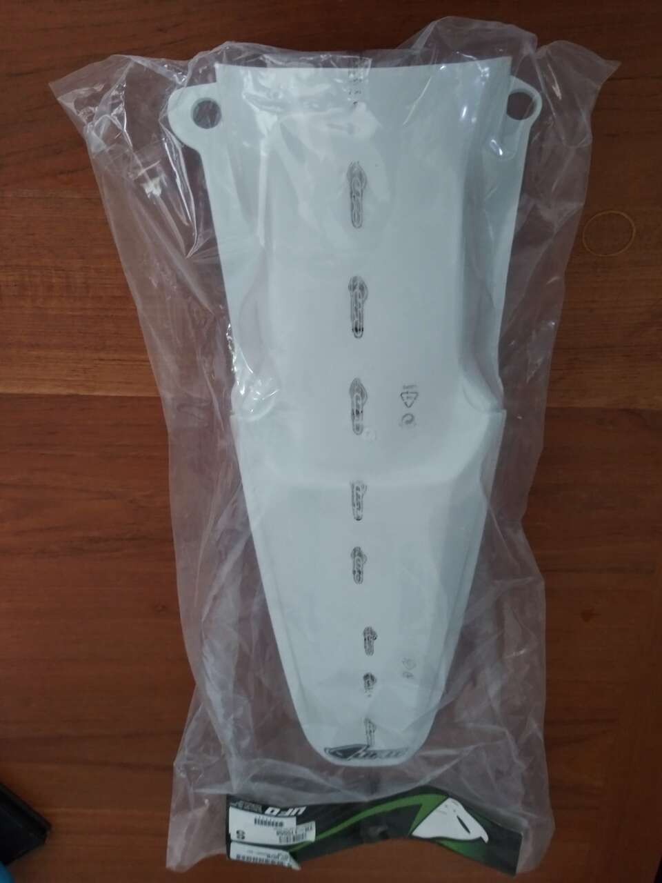 HONDA CRF450R REAR FENDER, WHITE, NEW, NEVER MOUNTED OR USED, IN PKG