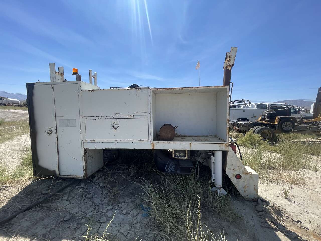 Mechanical Service Bed