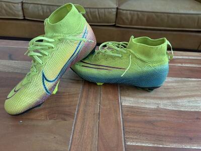 Nike Mercurial Superfly Size 6 Youth