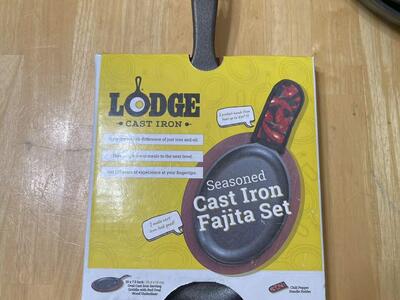 Lodge Seasoned Cast Iron Fajita Set