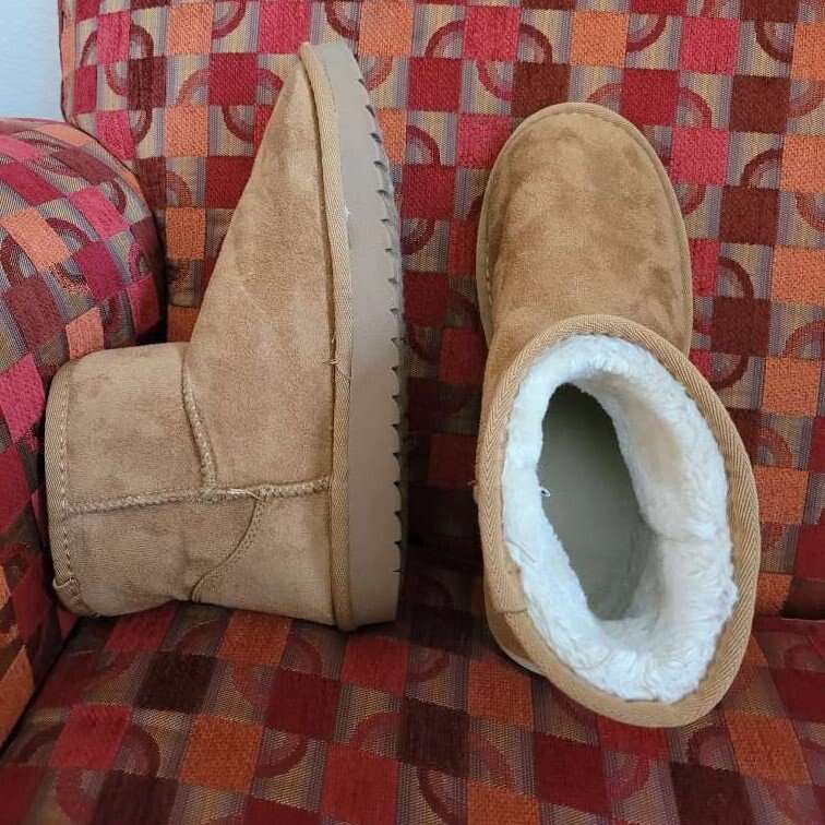 UGG dupes Ladies boots sz 9 memory foam ankle
